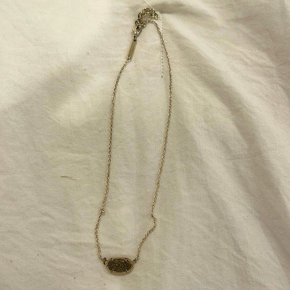 Kendra Scott necklace